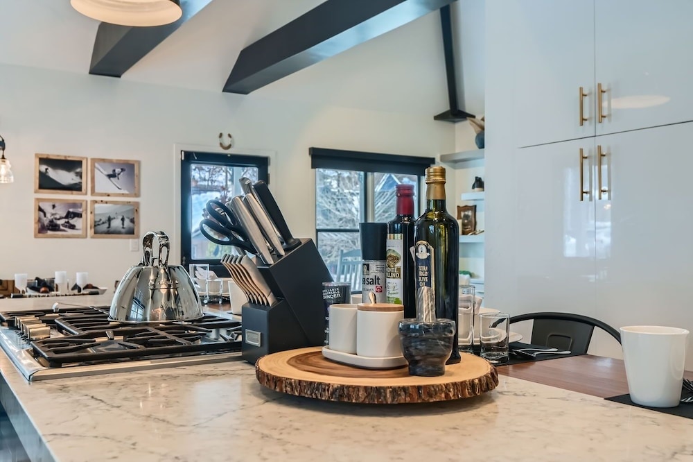 1102 Park Avenue Dream 4 Bedroom Home