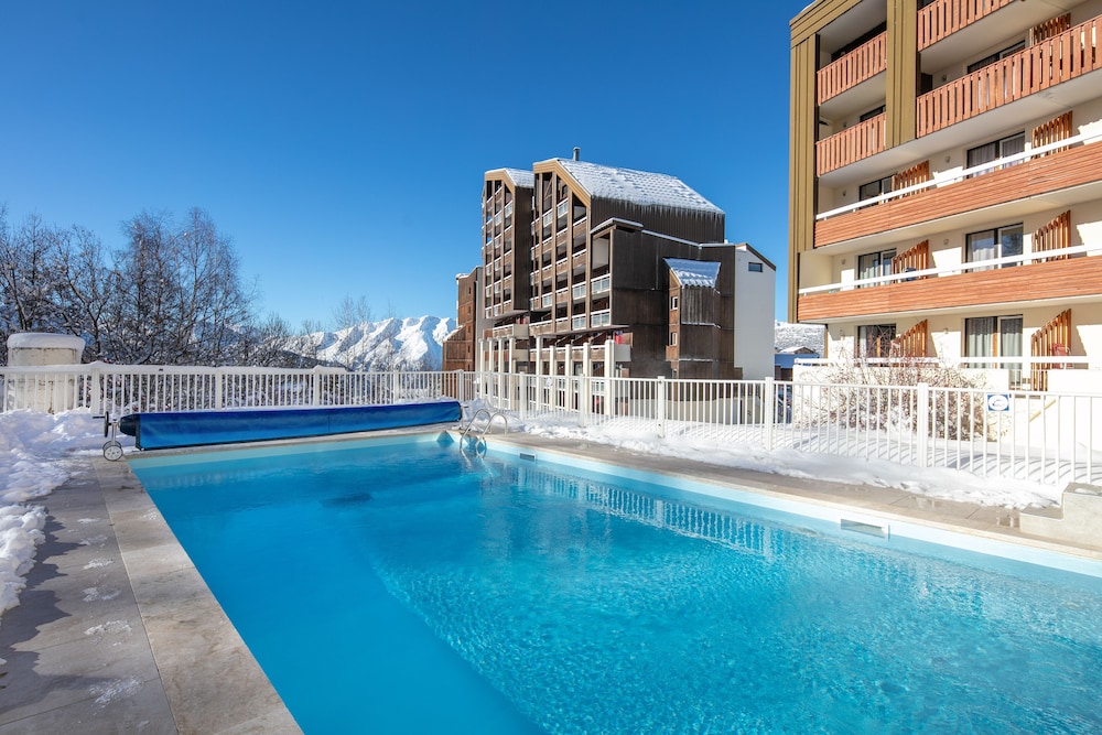 Huez Vacations - Pierre  Vacances Residence Les Bergers - Property Image 1