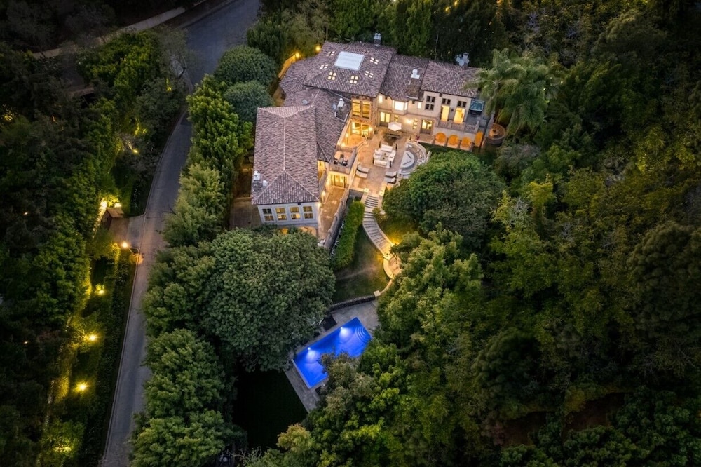 Carolwood - Modern Tuscan Villa With Rolling Lawns and Loggia in Holmby Hills