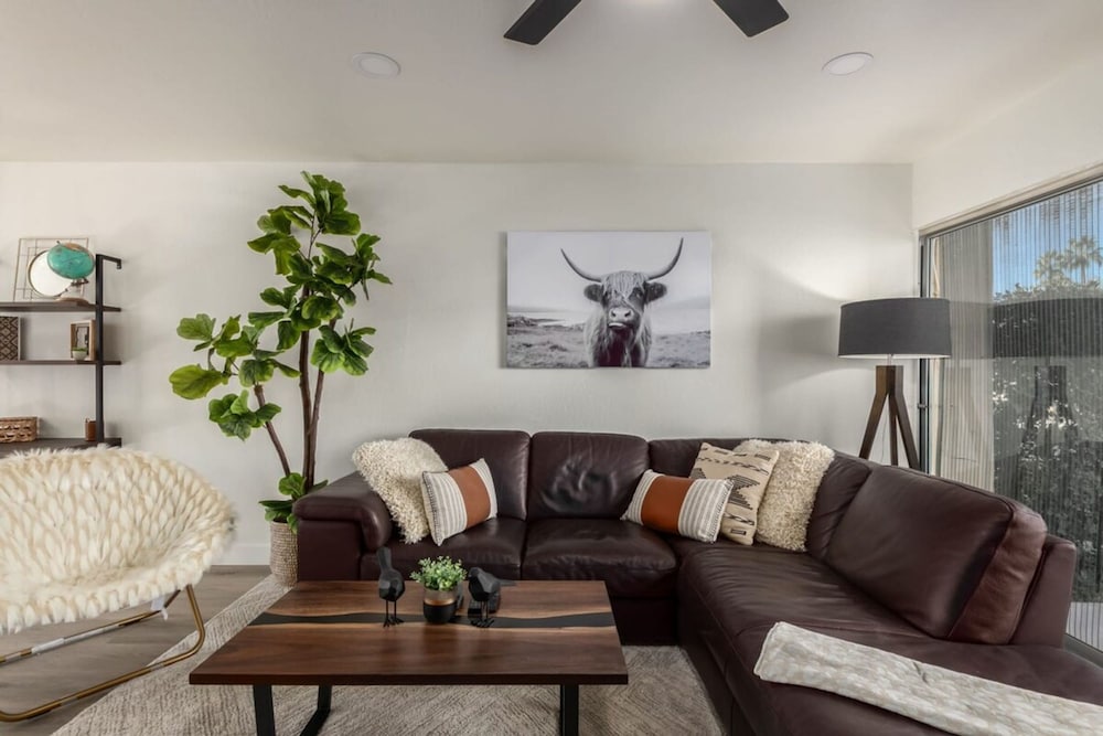 Luxe 2BR Townhouse 4 Heated Pools Walk 2 Old Town