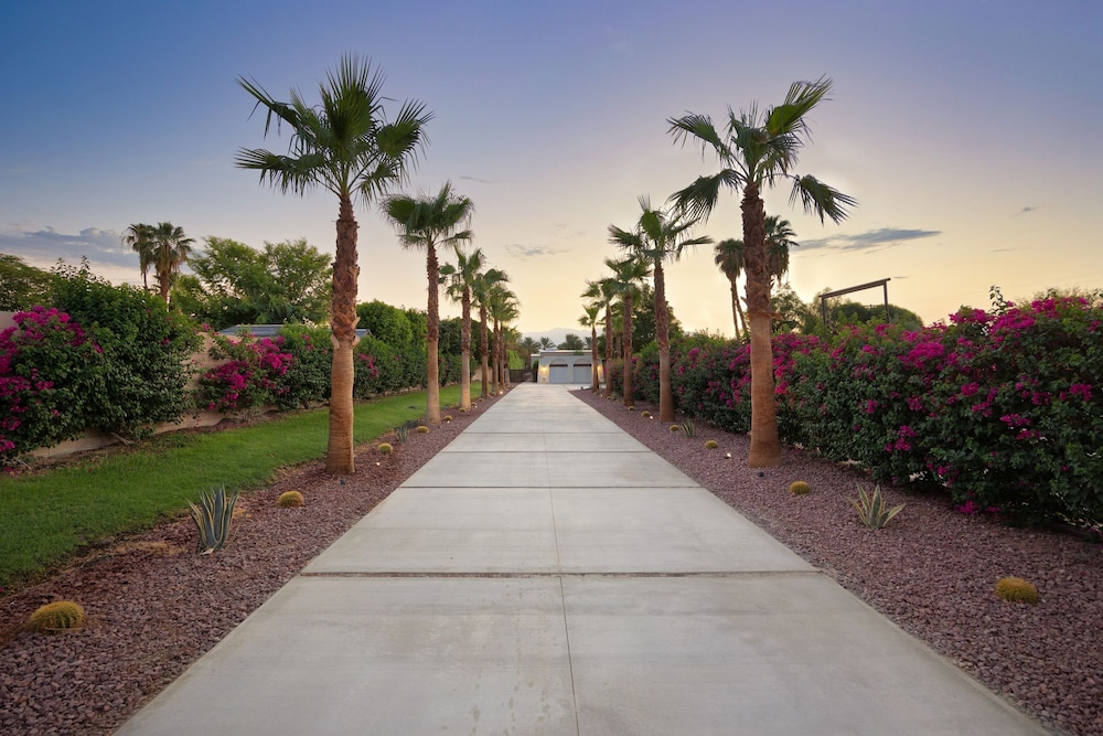Starlight Estate by Avantstay 20 People Architectual Mansion w Pool Tennis Court Game Room