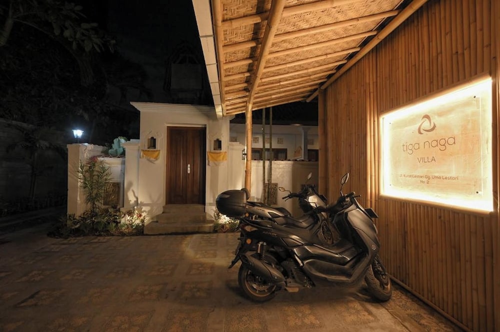 Tiga Naga Villa