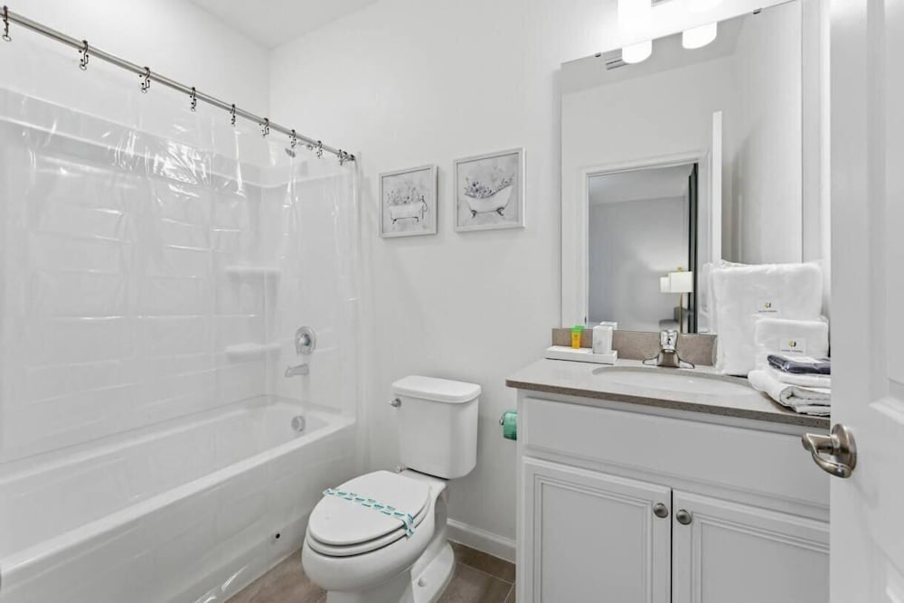 Paradiso Grande 5BR Home w Pool, Mario Game Room