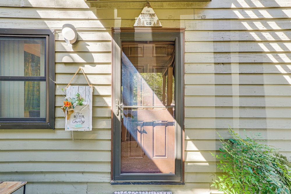 Hike, Fish & Golf: Condo 5 Mi to Ozone Falls!