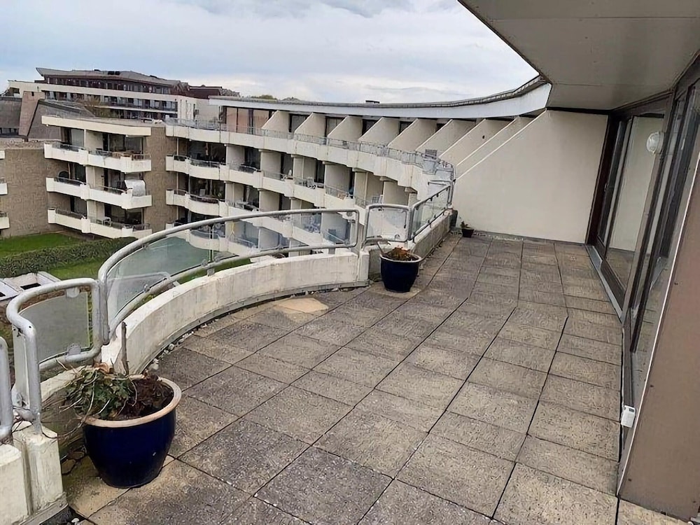 Penthouse by North Sea With Pool and Sauna