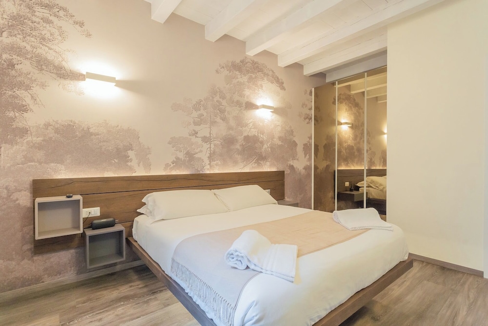 Modern & Stylish Apartment in Como City by Rent all Como