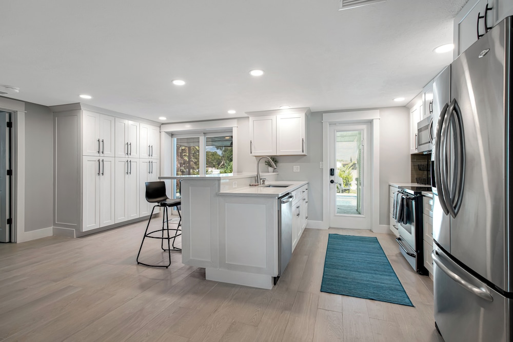 Luxury Pool Retreat near Siesta Key