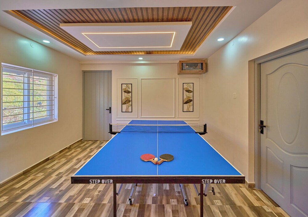 Vihani's Western Clouds by VOYE HOMES