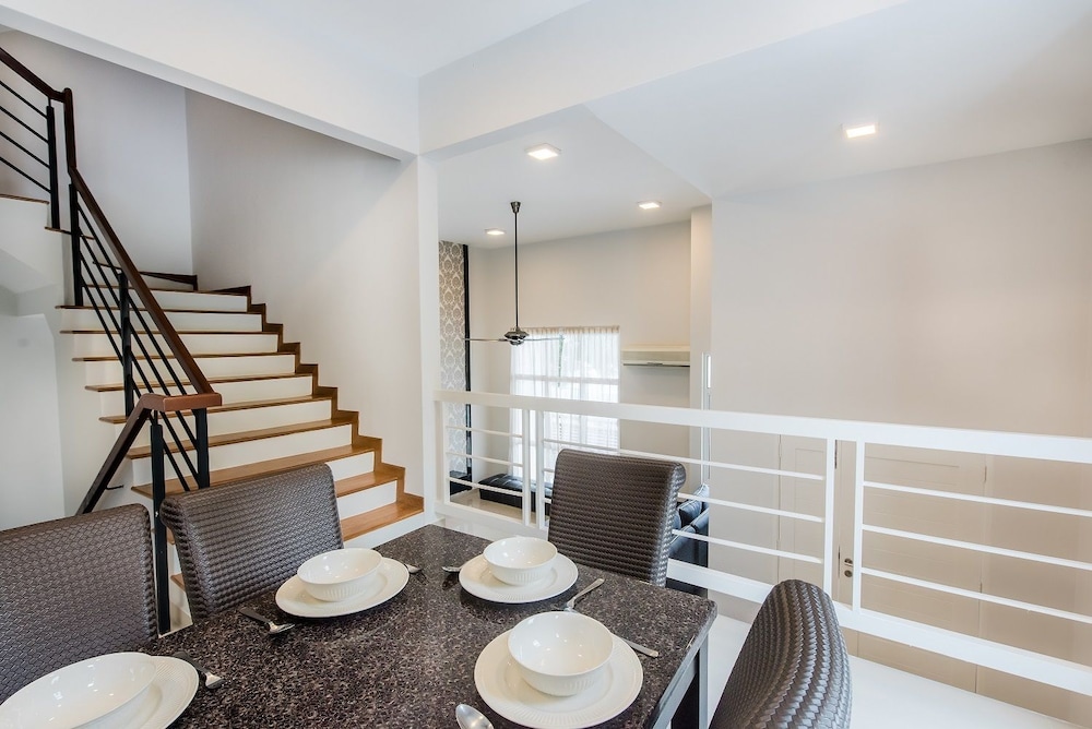 New Corner Shamrock Beach Villas Seaview