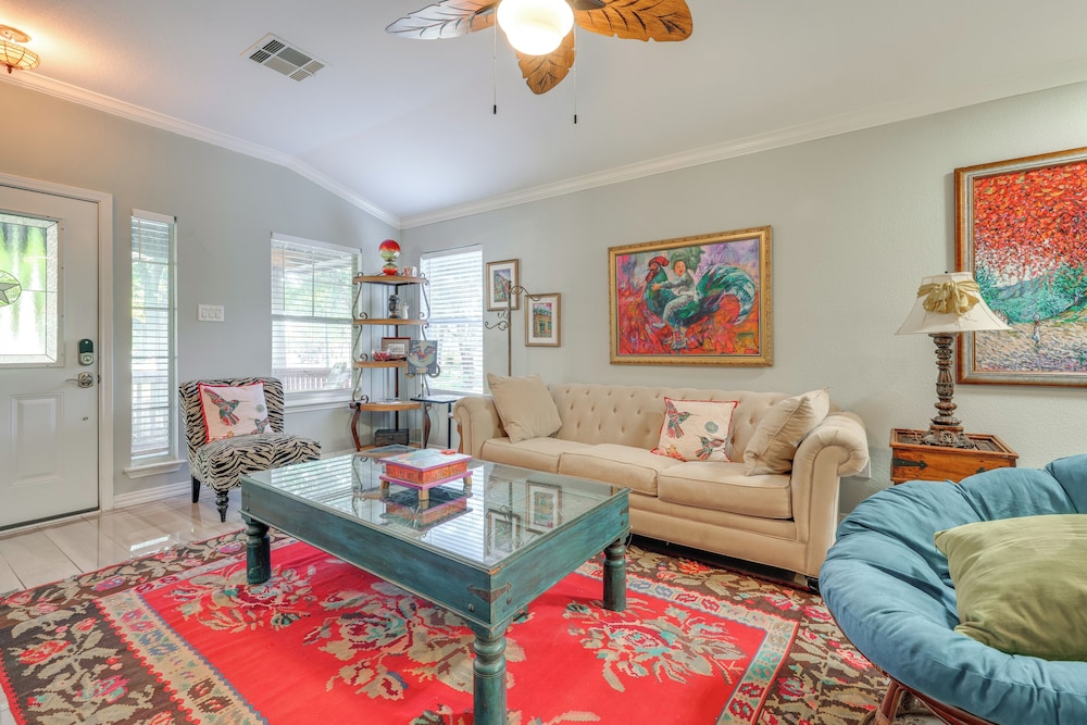 Dog-friendly Retreat w/ Yard, 22 Mi to Dtwn Austin