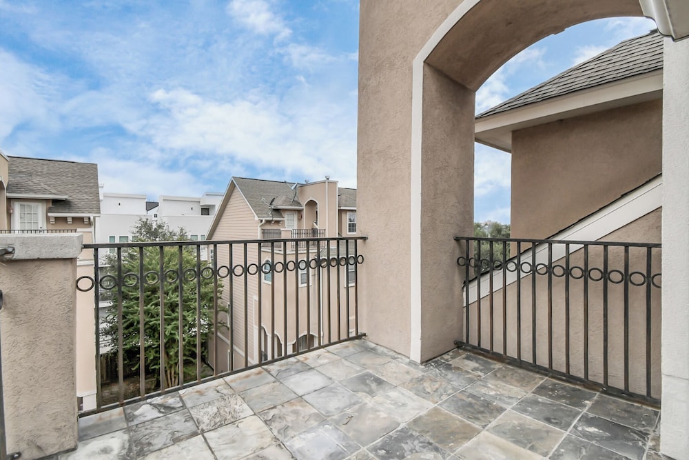 Lux Galleria Home-5BR Roof Deck view 5