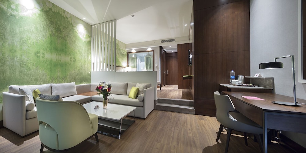 Trendy Lara Hotel