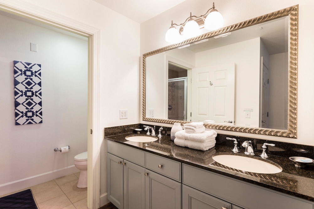 Condo Centre Court Supreme 3 Bedroom Reunion