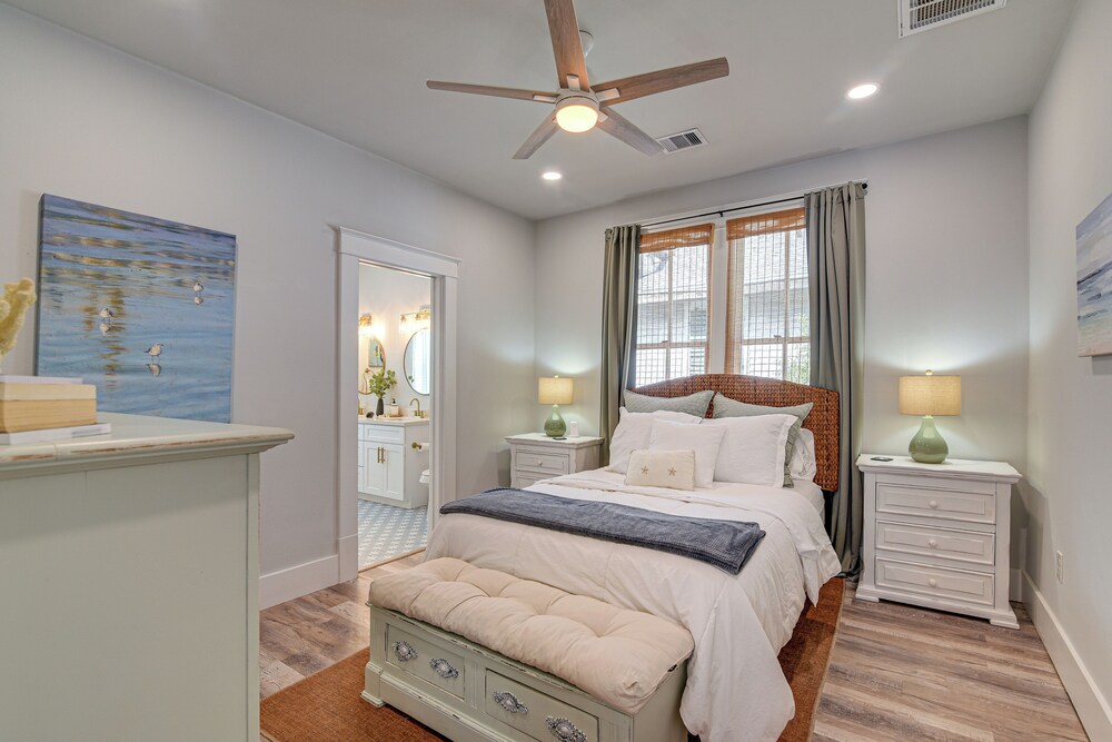 Walk to Galveston Beach: Texas Home w/ Fenced Yard view 5
