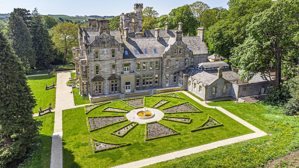 The Florence Suite Stone Cross Mansion