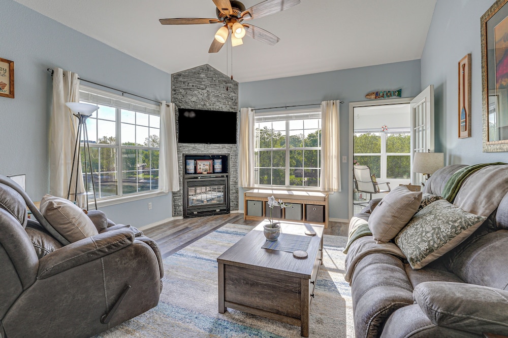 Updated Branson Condo w/ Lake Taneycomo Views!