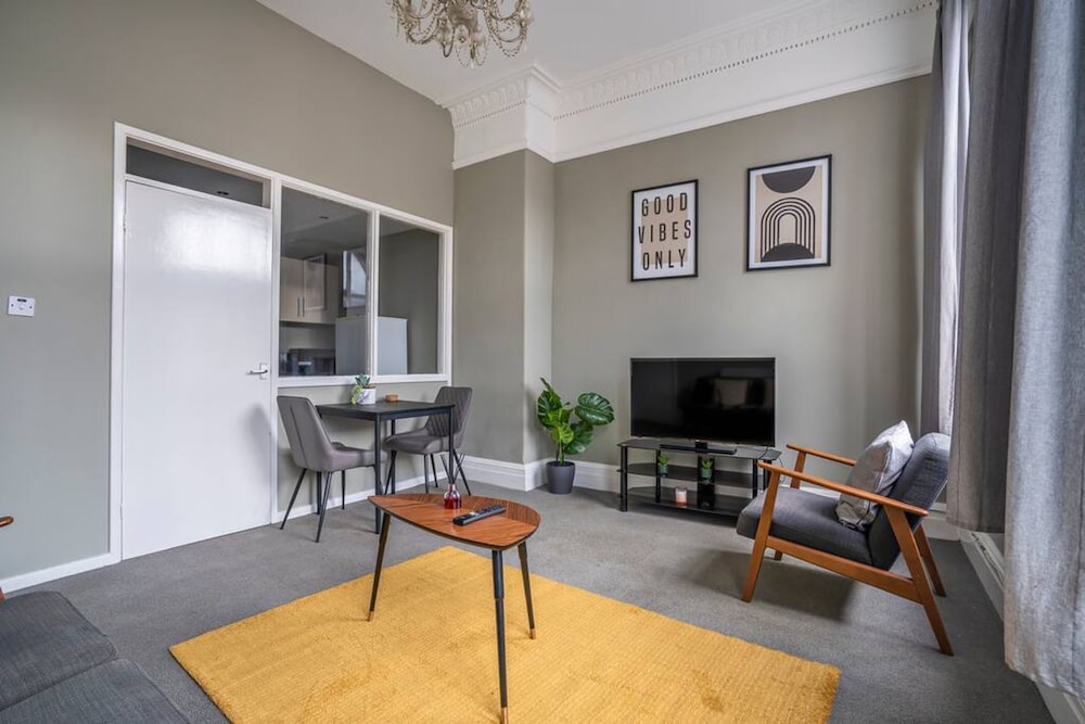 2 Bed-town Centre-free Parking