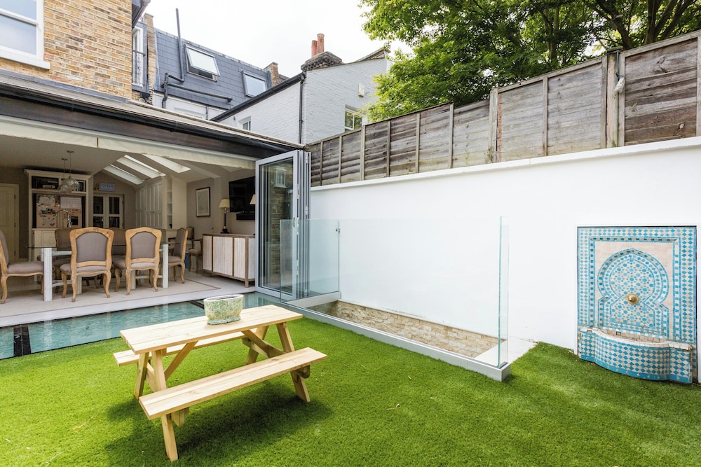 Rigault Road by Onefinestay