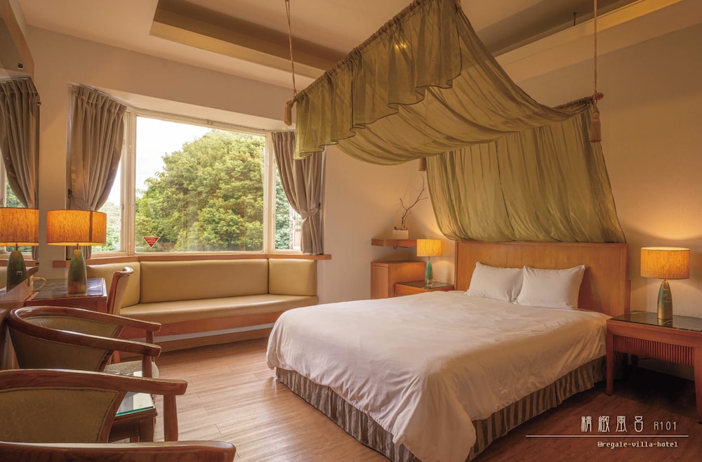 Regale Villa Hotel