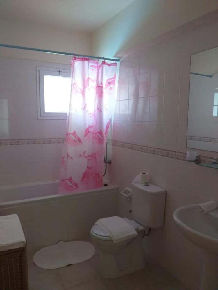 Sunrise Beach Club-sleeps 6-aircon-sea View view 2