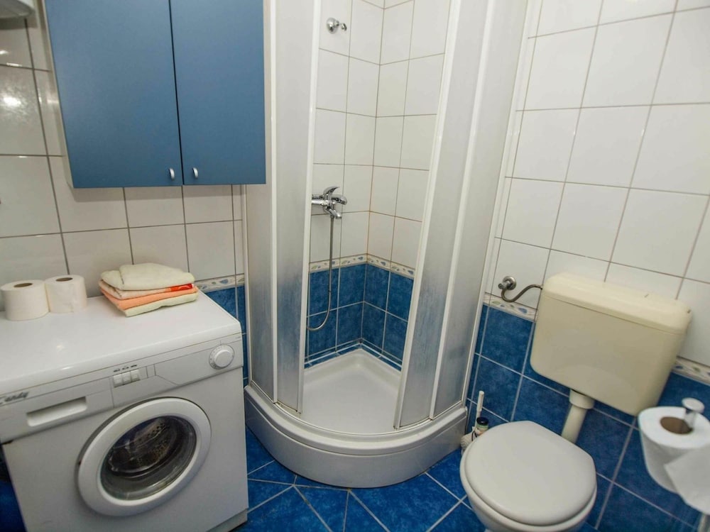 Mila - 2 Bedrooms and Free Parking - A5 view 3