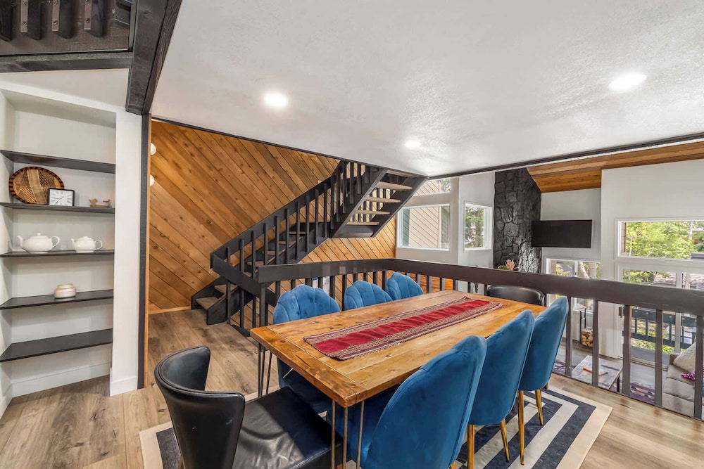 Ridgepoint Retreat Mountain Escape for 8 w/ Resort Amenities