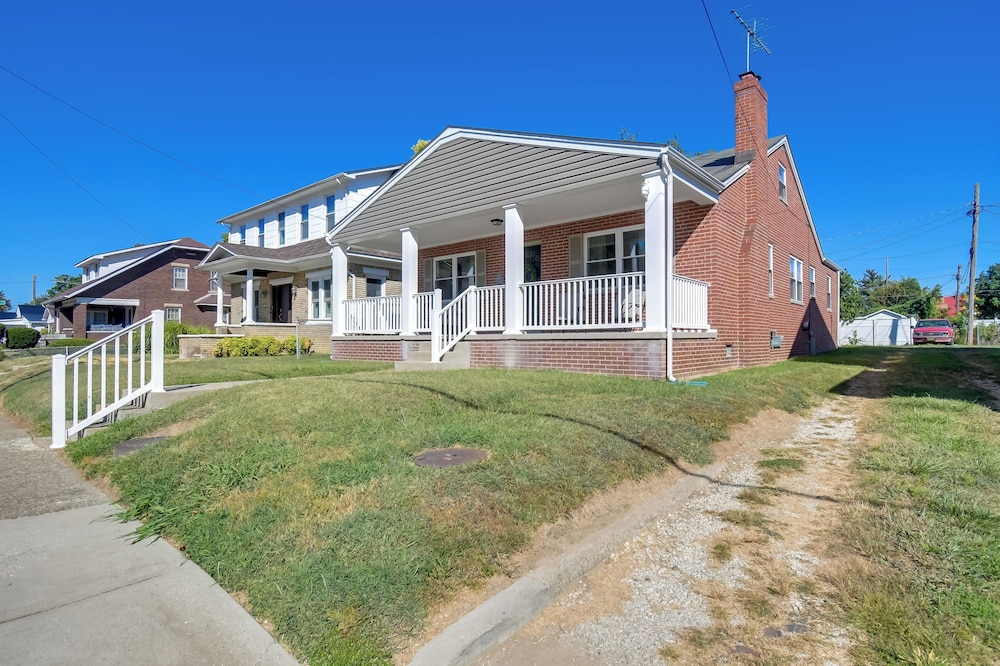 Walk to Ritter Park: Renovated Home Near Marshall!