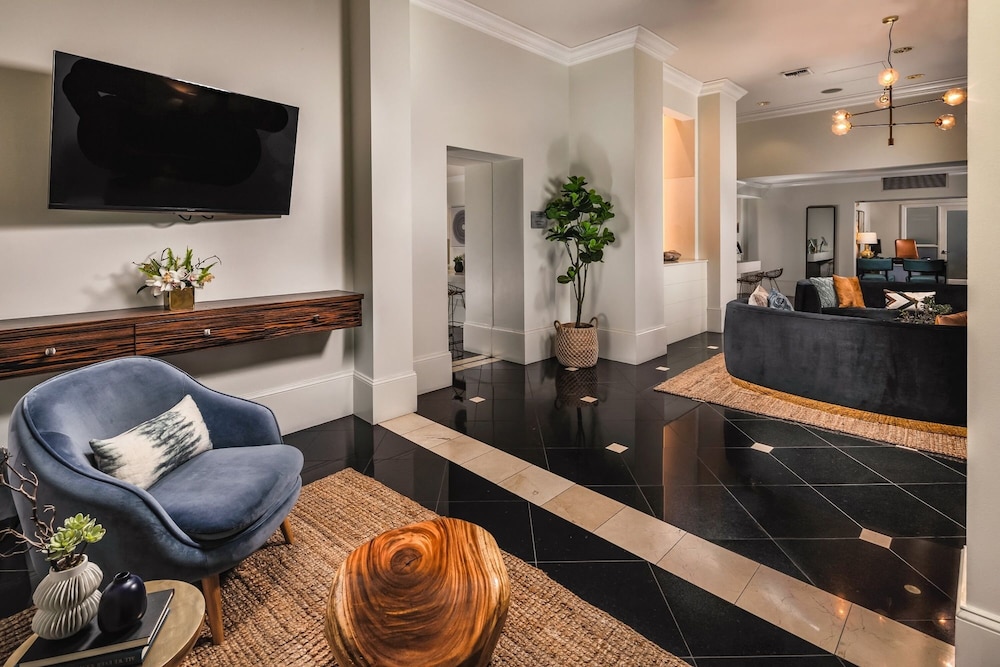 StaysPro - Glamorous Beverlywood Residence - Image 2