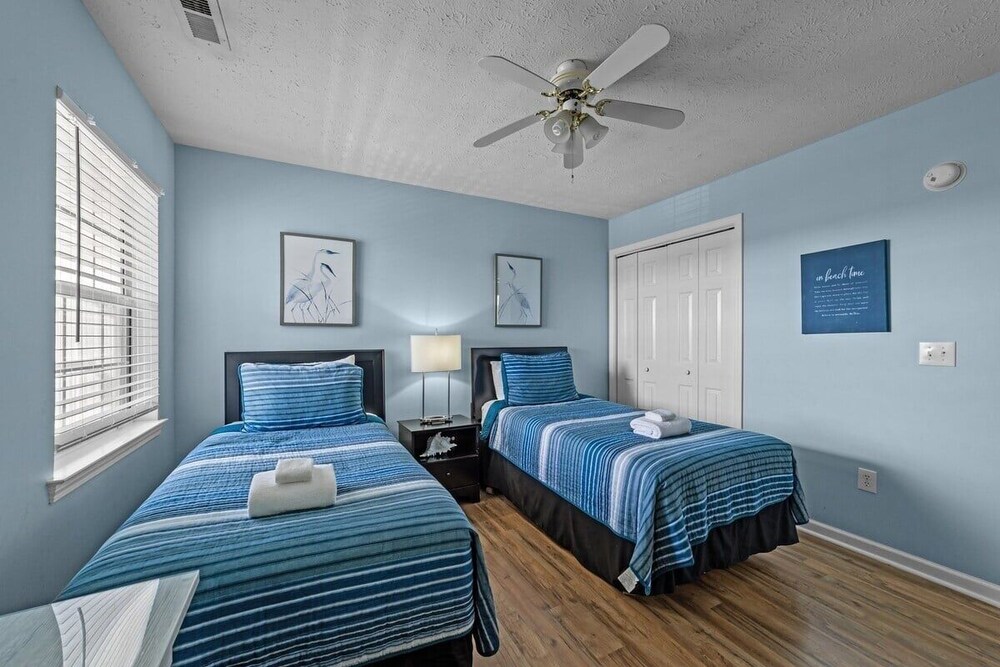 Waterway Village 3i 2 Bedroom Condo