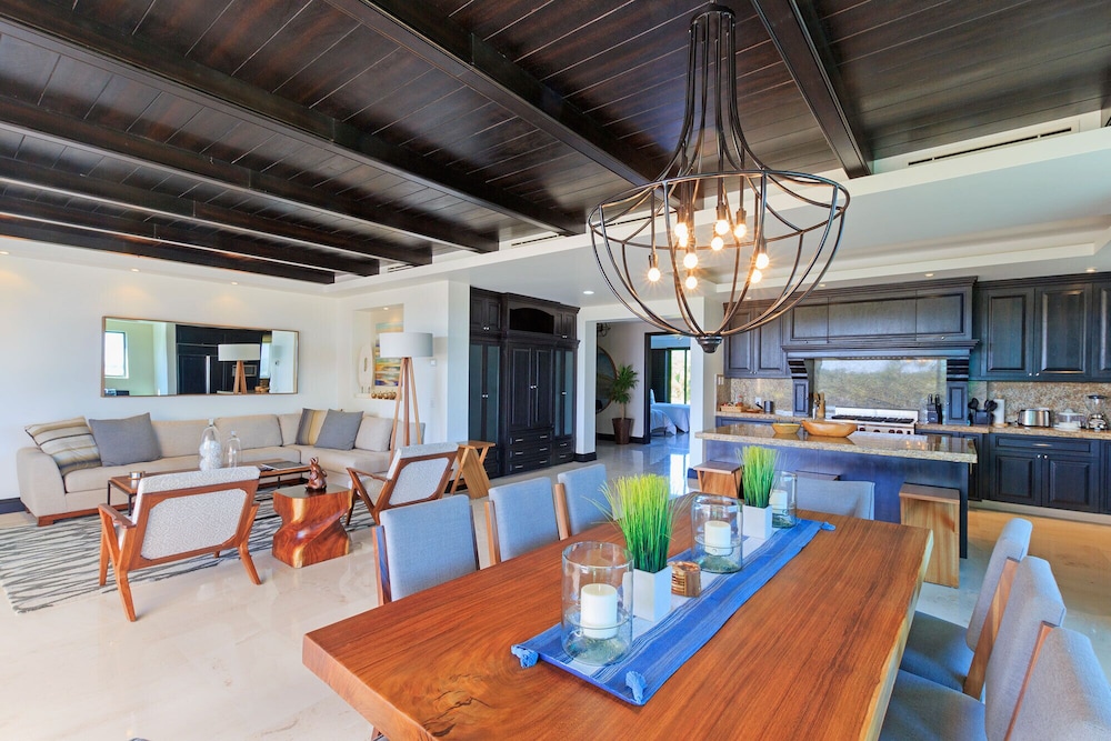Amazing 4 Bedroom Condo - Property Image 6