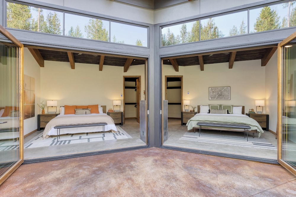 Lazy River Glamp-house by Avantstay Newly Built, Luxe Indoor-outdoor Living