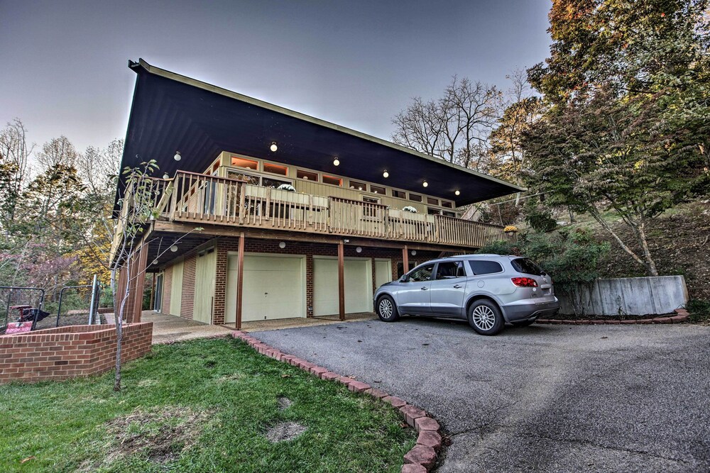 Home With Wraparound Deck + Blue Ridge Mtn Views! view 4
