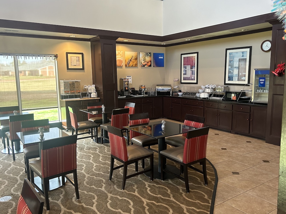 Palestine Vacations - Comfort Suites - Property Image 1