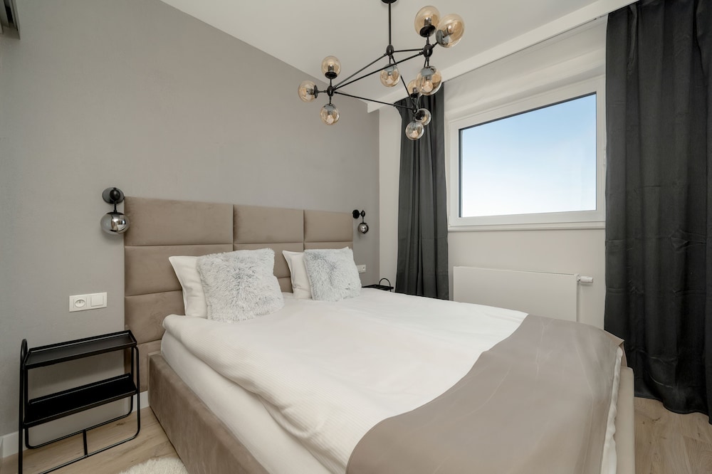 Bright & Peaceful Apartment by Renters