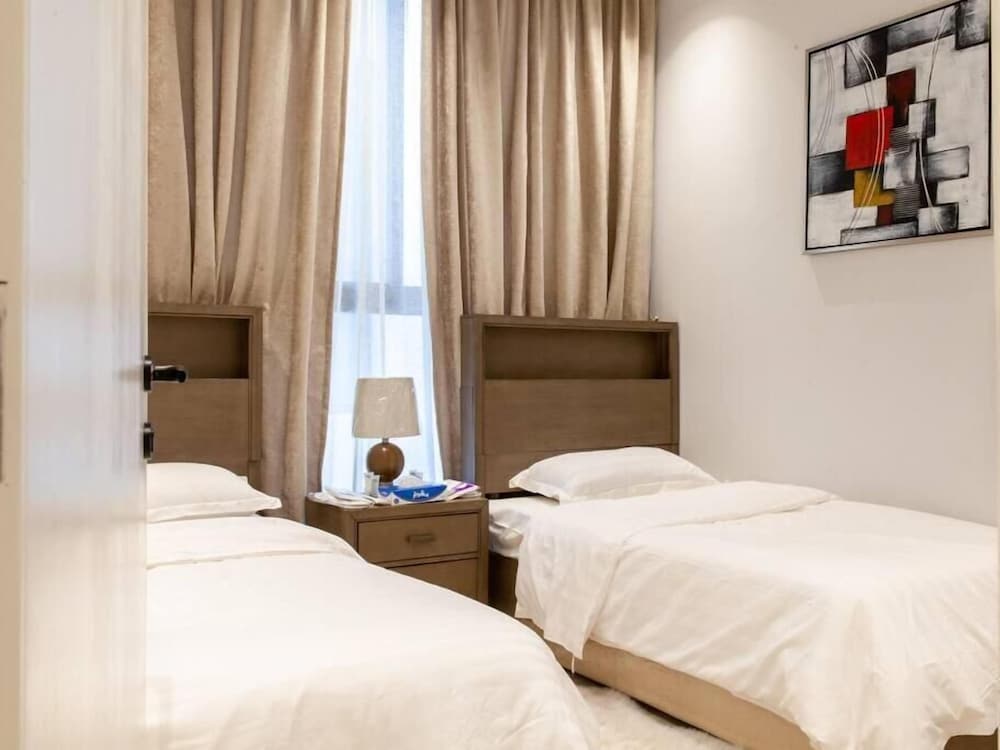 Luxurious Two Bedroom Apartment Al malqa
