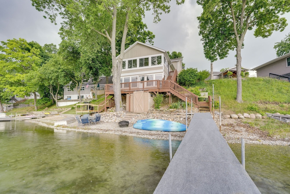 Kayaks, Rowboat & Game Room - Lake Gilead Getaway!