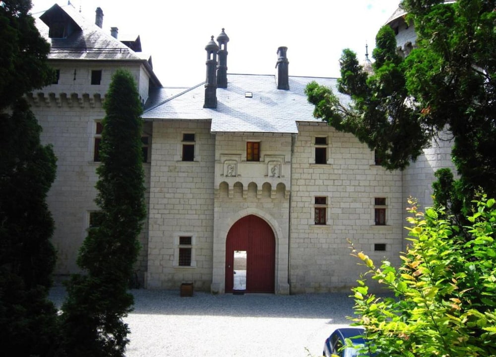 Apartment in Serrieres Castle Near French Alps