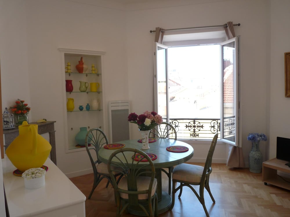 Two Bedrooms in the Center of Cannes 500 Meters From the Palais des Festival and the Croisette - 1934
