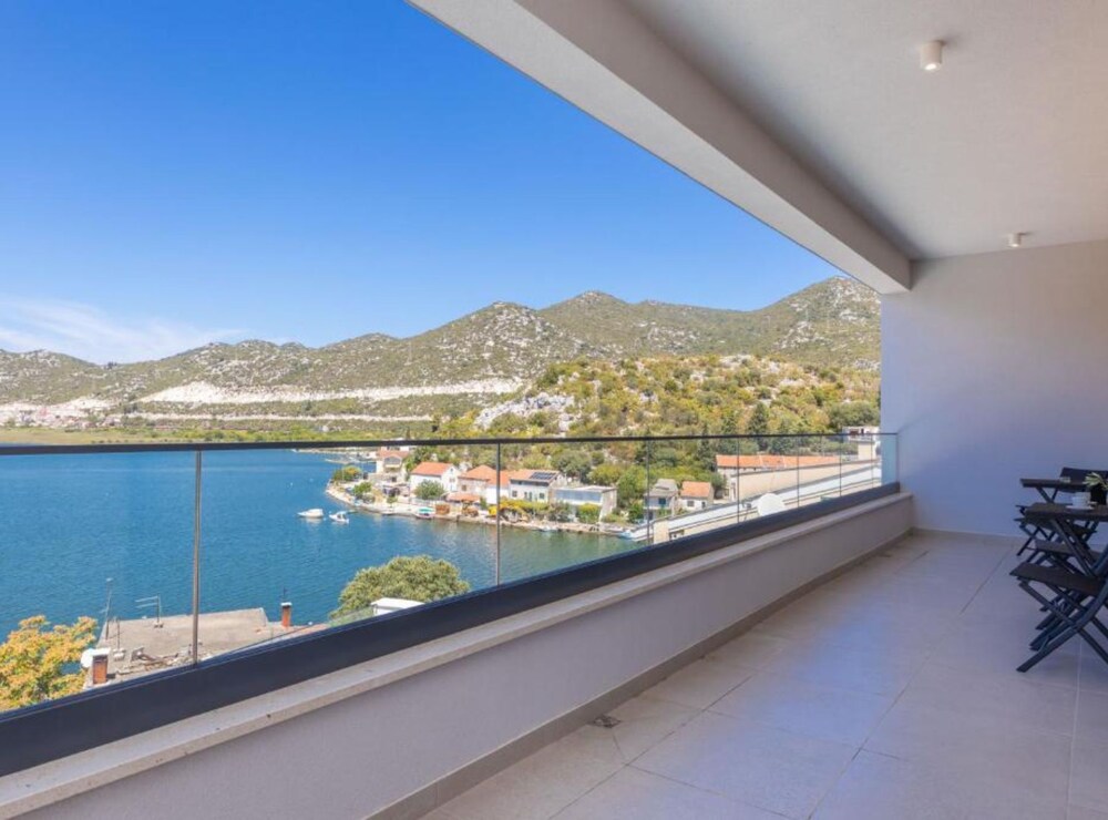 Luxury Villa Navis