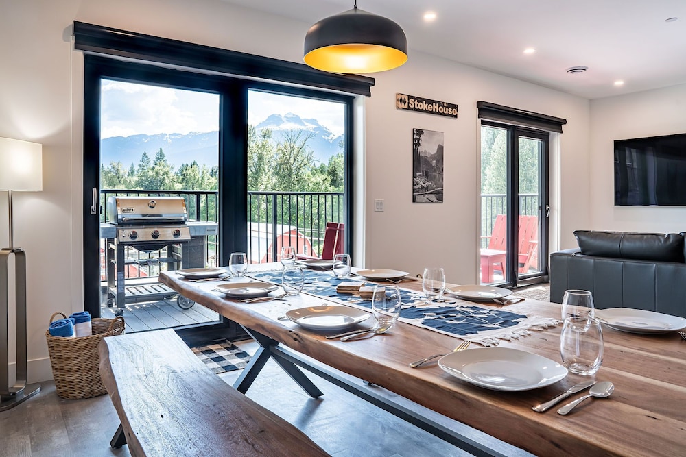 Stoke House by Revelstoke Vacations-0