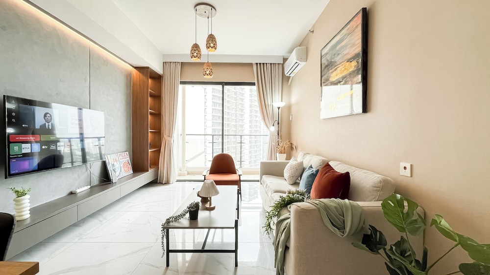 Spacious And Stylish 3Br At Sky House Bsd Apartment