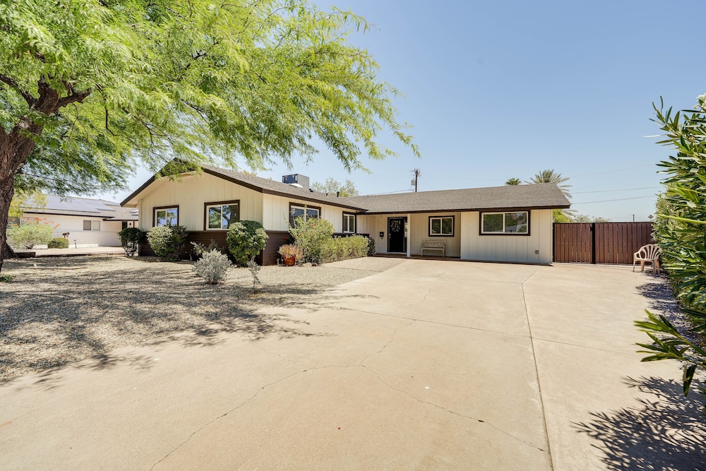 Sunny Arizona Retreat w/ Pool Table, Grill Patio - Property Image 6