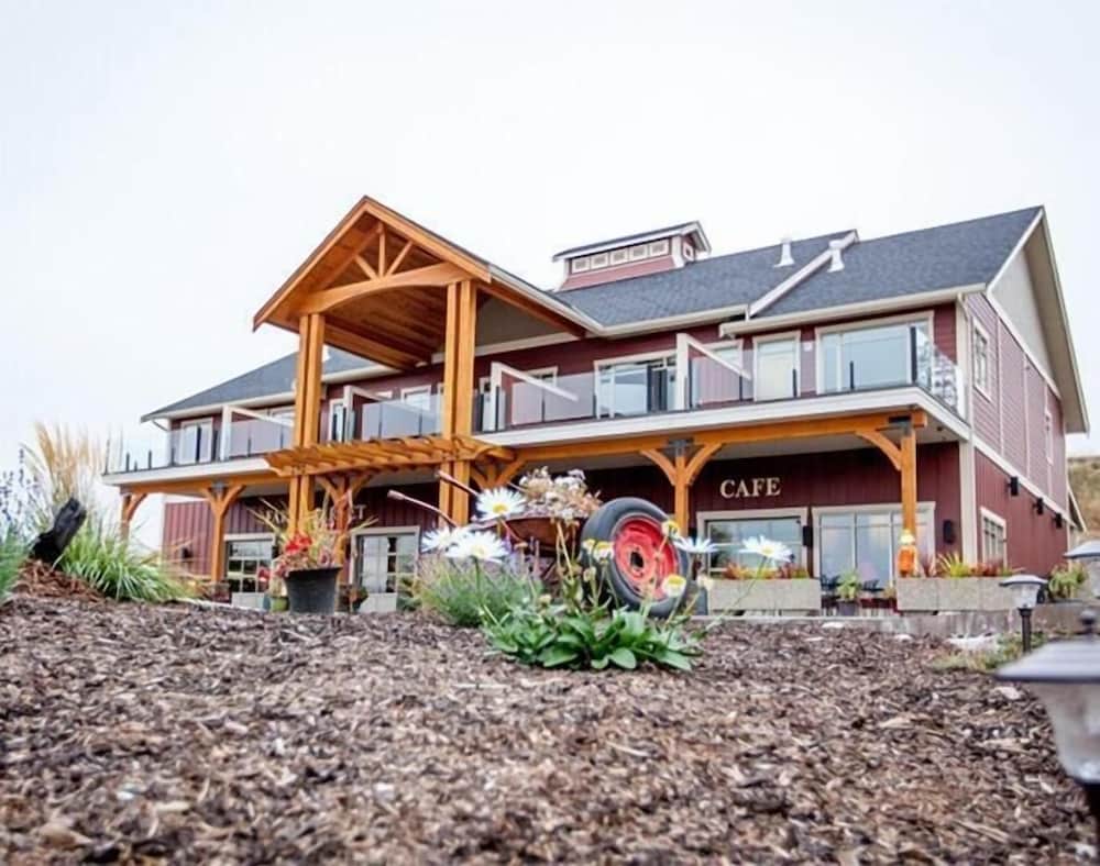 Kelowna Vacations - Hillcrest Farm Market BB - Property Image 4
