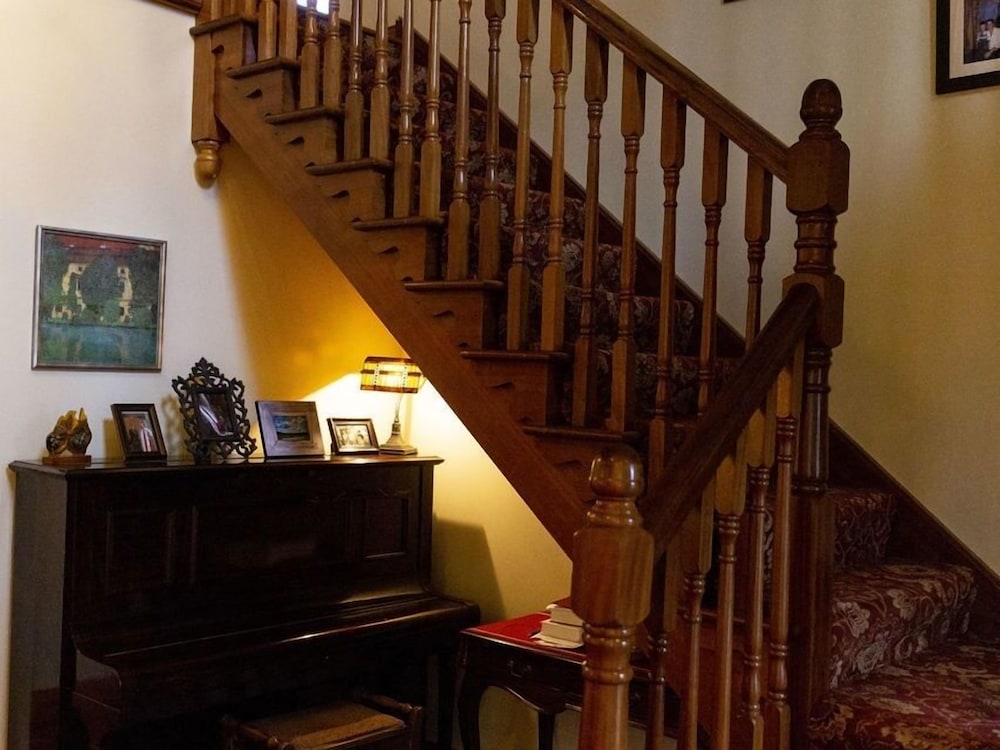 Lake House B&B