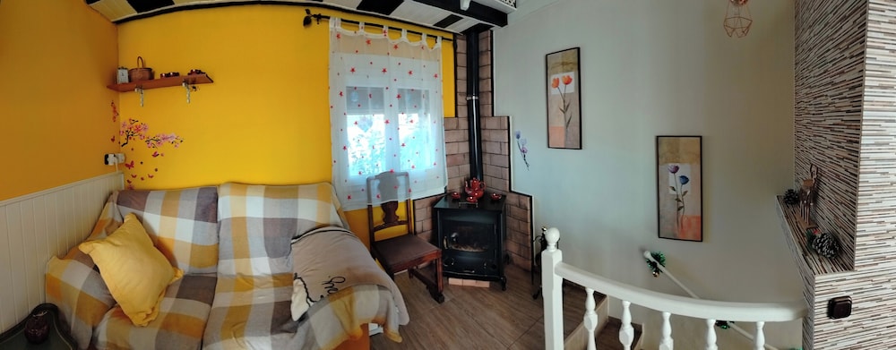 2bed Traditional Apt - Private Balcony - Fuenmayor