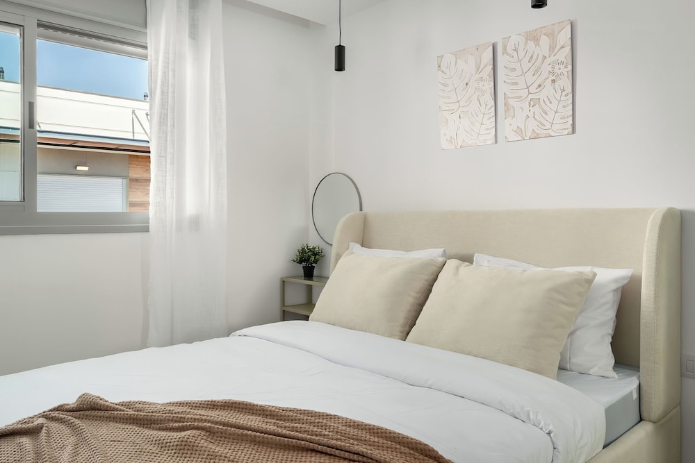 Stylish Eilat Stay w Pool by Sea N Rent