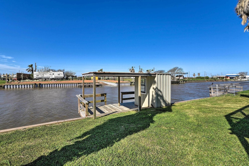Waterfront Texas Abode w/ Boat Ramp, Pets Welcome view 2