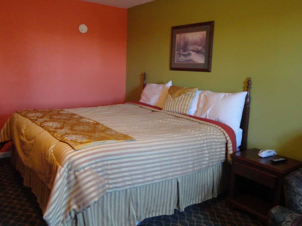 Royal Inn and Suites - Property Image 12