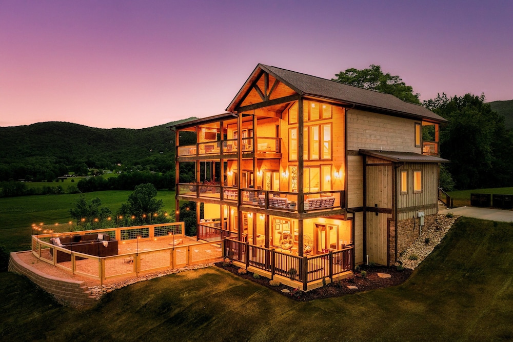 The Luxe 4 Bedroom Cabin