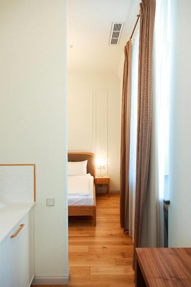 Roze Center Apartments